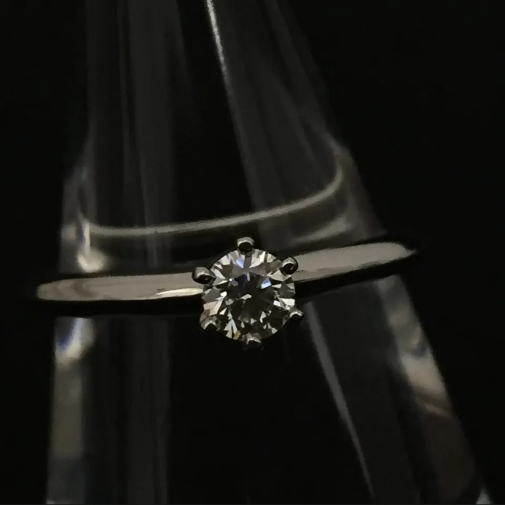 NEW Tiffany&Co. Sz 6 Platinum VS1 Round Brilliant Diamond Ring w/Paperwork - Picture 2 of 13